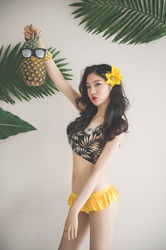 Park Jung Yoon 2016 Bikini and Swimwear Pictures 1