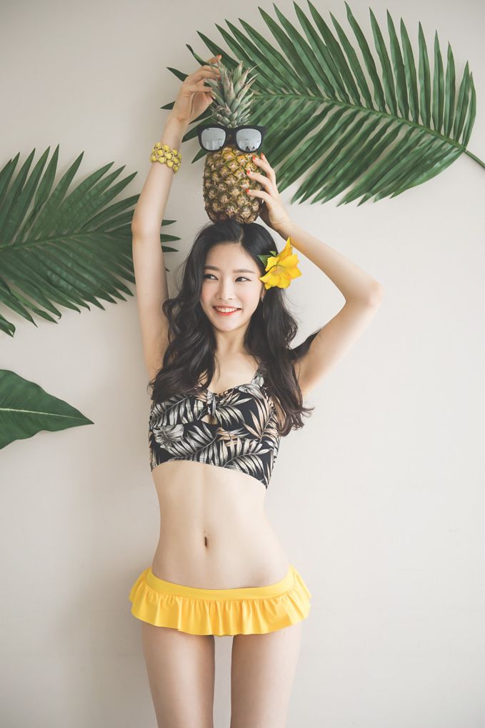 Park Jung Yoon 2016 Bikini and Swimwear Pictures 1