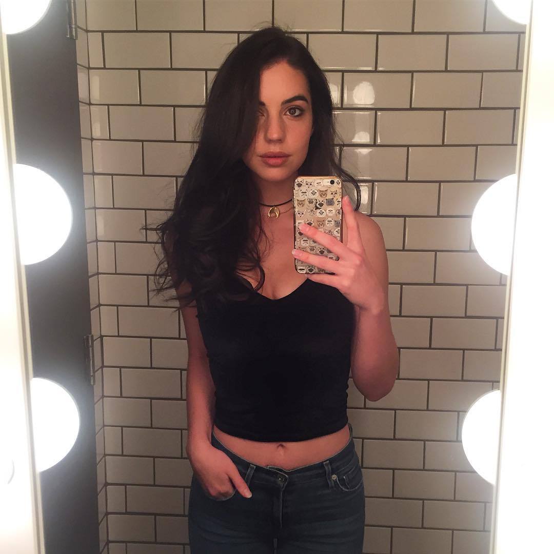 Adelaide Kane Temperament Picture and Photo