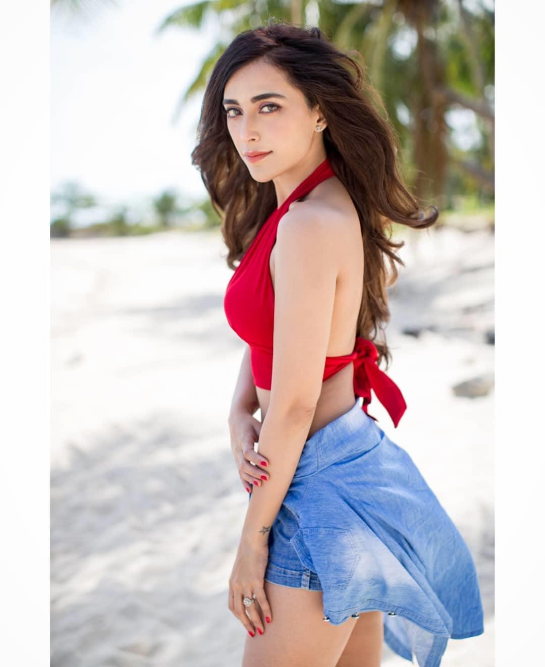 Indian Beatiful Actress Angela Krislinzki Photos