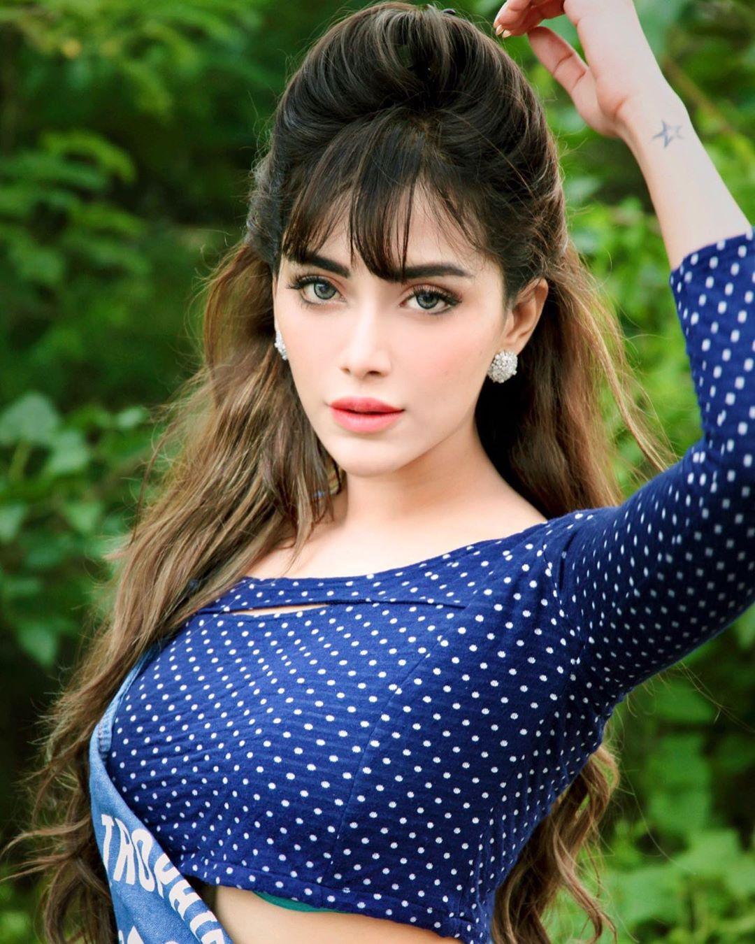 Indian Beatiful Actress Angela Krislinzki Photos