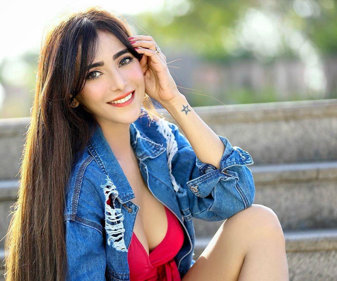 Indian Beatiful Actress Angela Krislinzki Photos