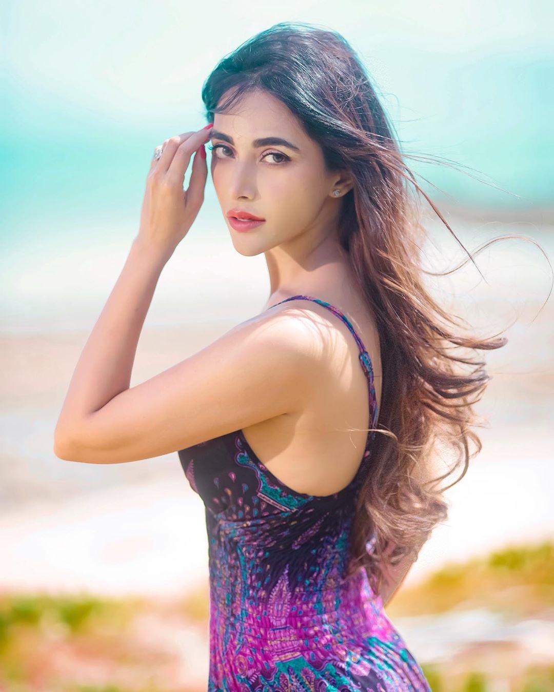 Indian Beatiful Actress Angela Krislinzki Photos