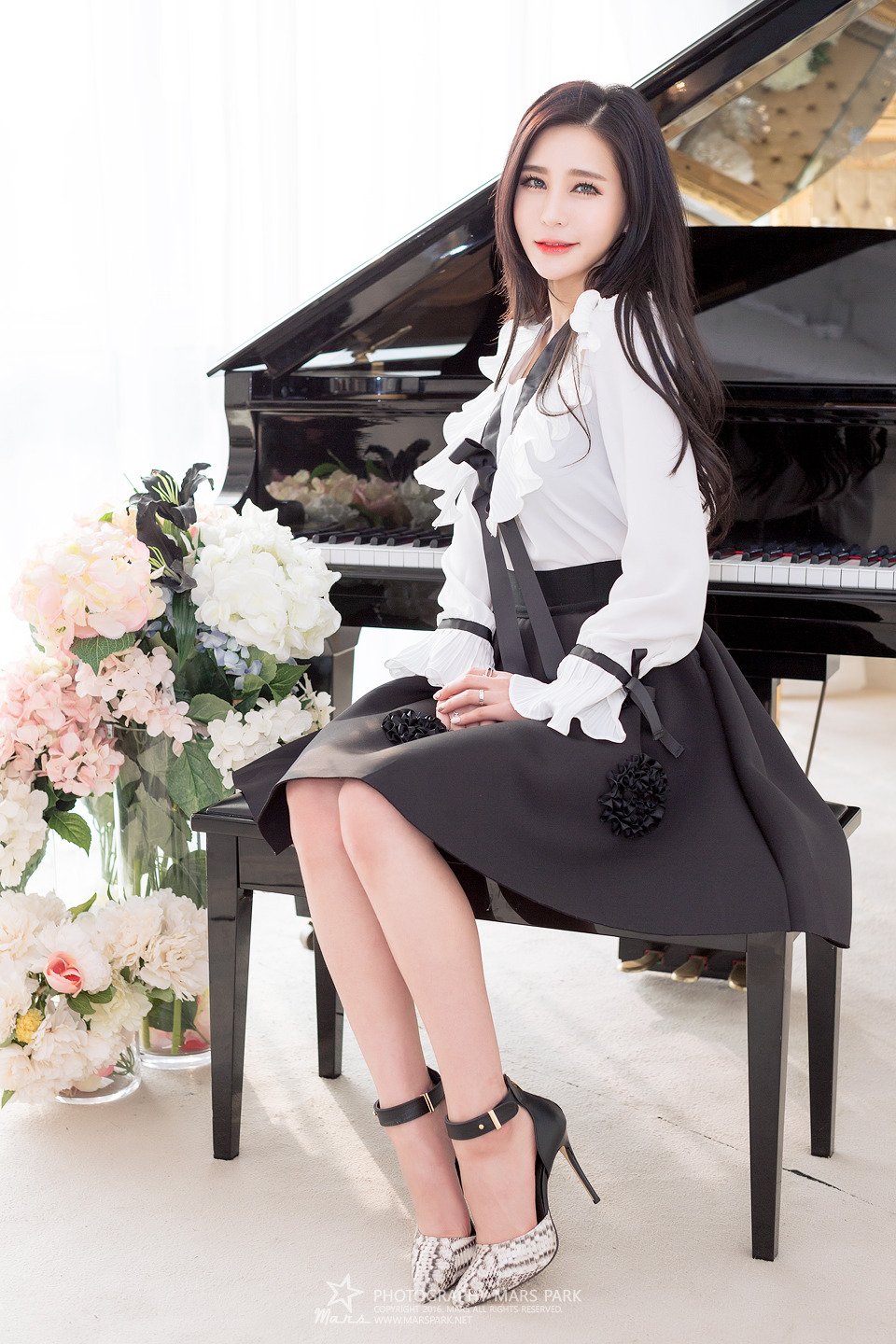 Park Soo Yu Beautiful Legs Temperament Picture and Photo