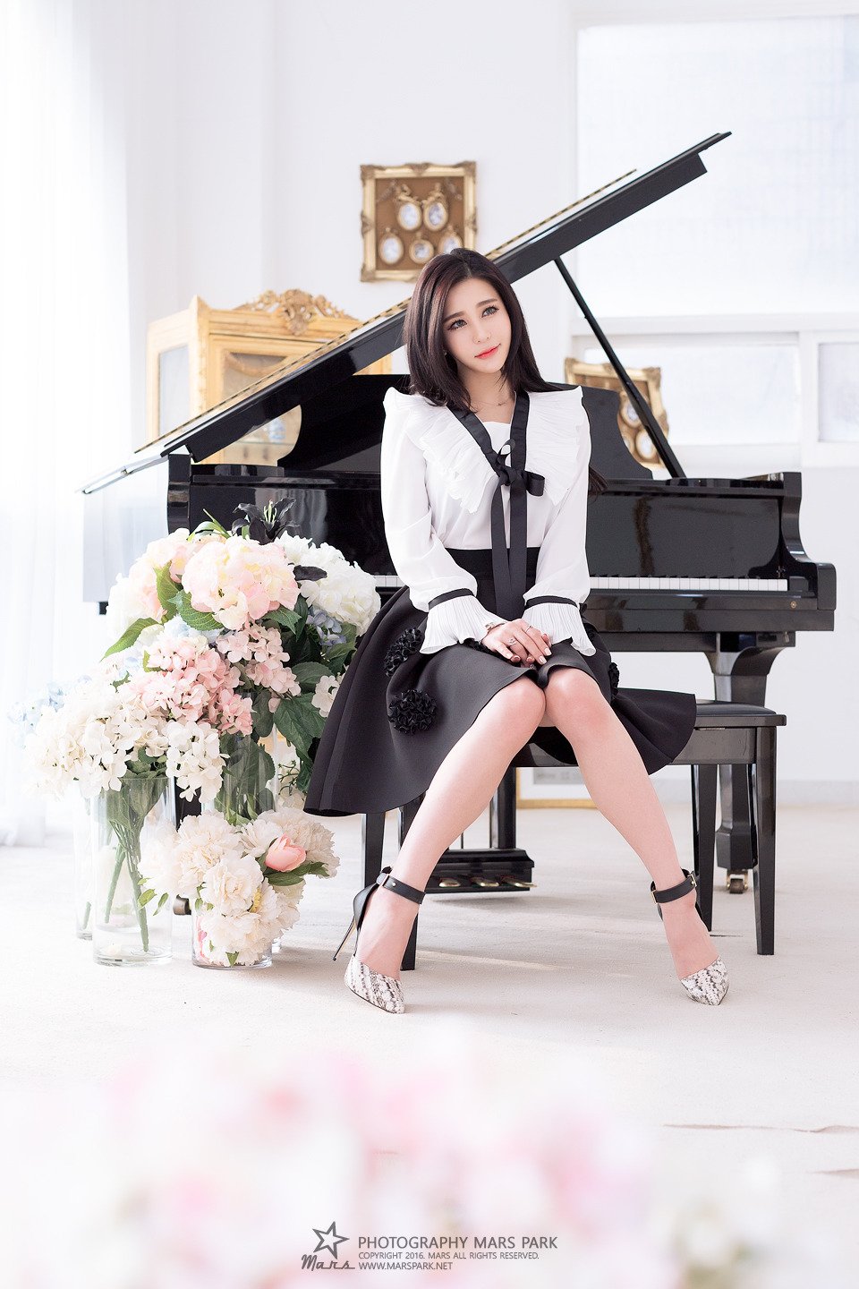 Park Soo Yu Beautiful Legs Temperament Picture and Photo