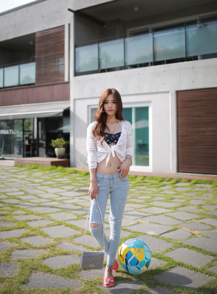 Son Yoon Joo 2014 Bikini Picture and Photo