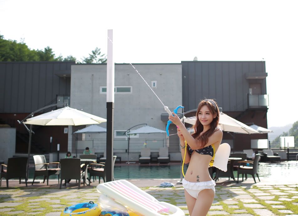 Son Yoon Joo 2014 Bikini Picture and Photo