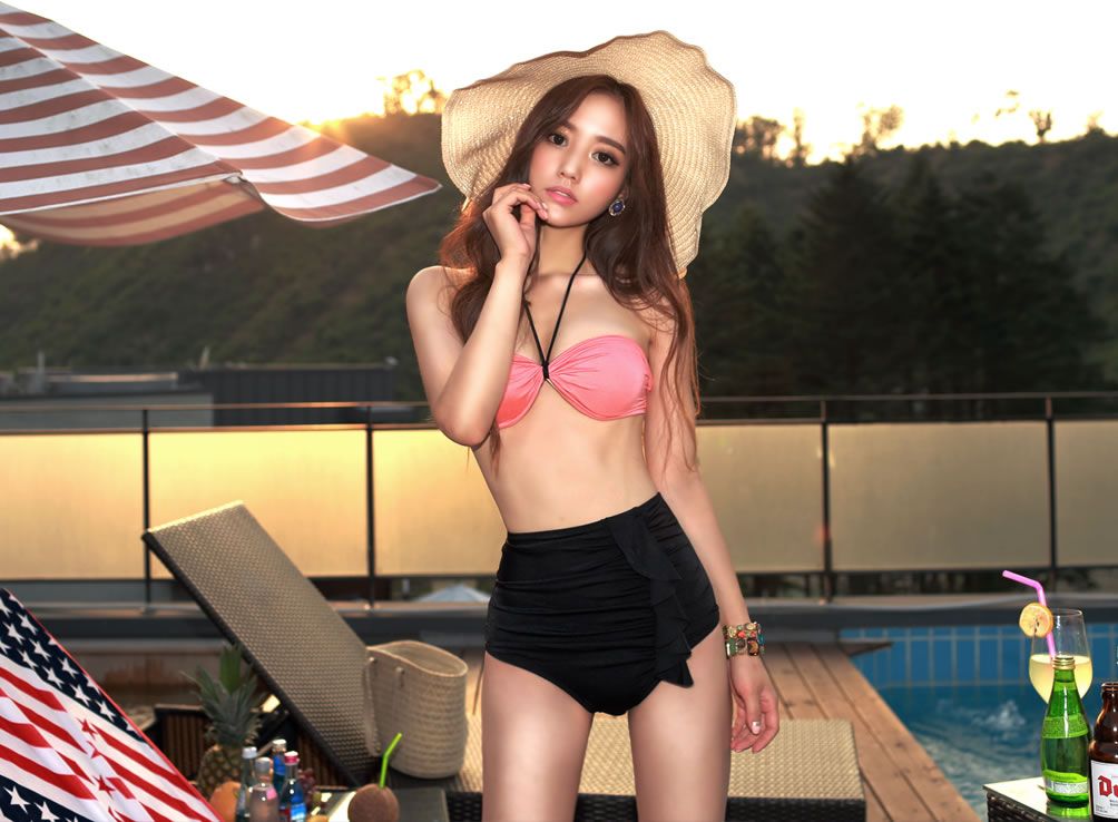 Son Yoon Joo 2014 Bikini Picture and Photo