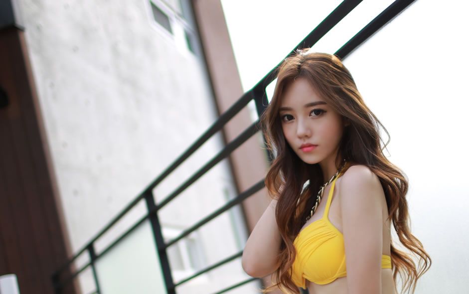 Son Yoon Joo 2014 Bikini Picture and Photo