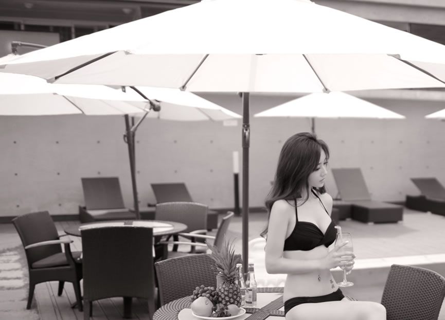 Son Yoon Joo 2014 Bikini Picture and Photo