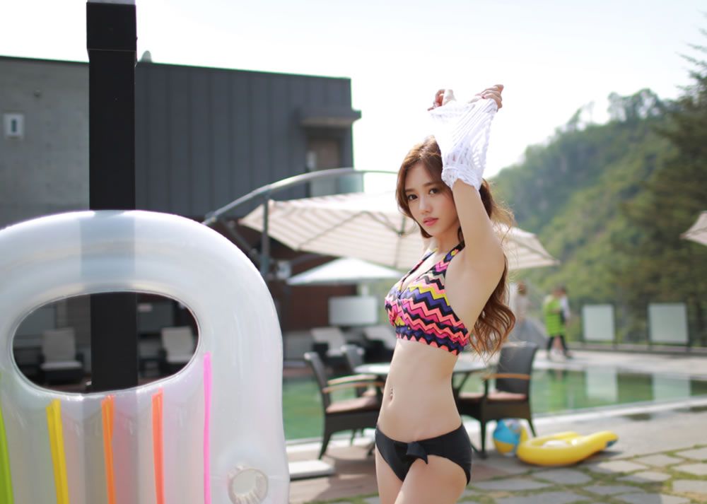 Son Yoon Joo 2014 Bikini Picture and Photo