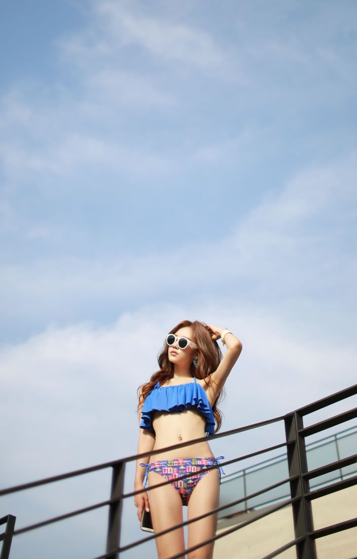 Son Yoon Joo 2014 Bikini Picture and Photo