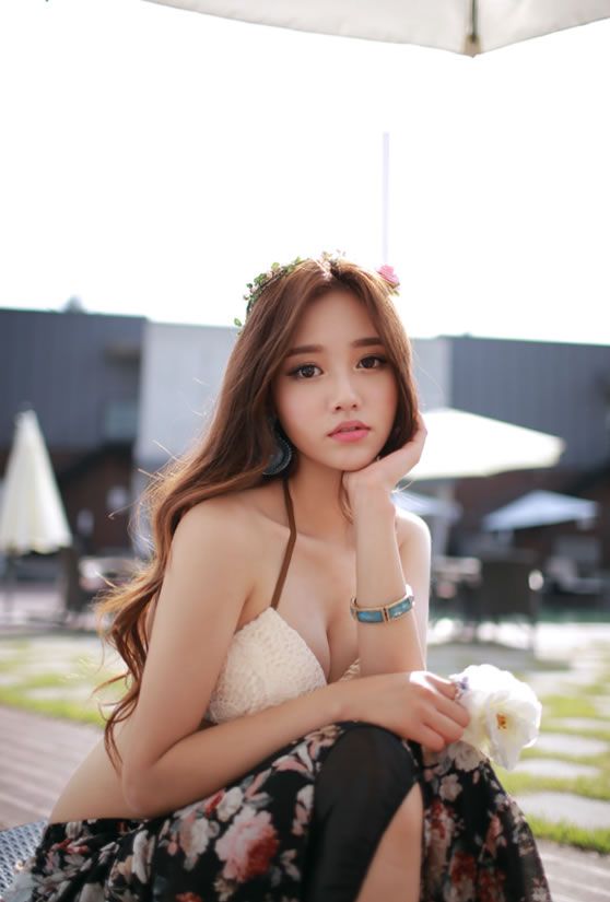 Son Yoon Joo 2014 Bikini Picture and Photo