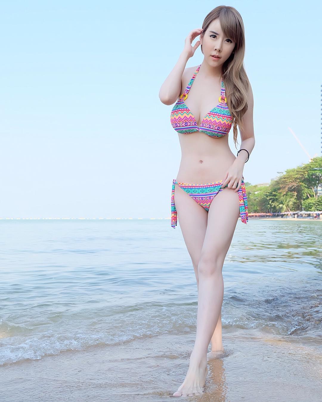 Parlovetati Kasetsart Big Boobs Plump Bikini Picture and Photo