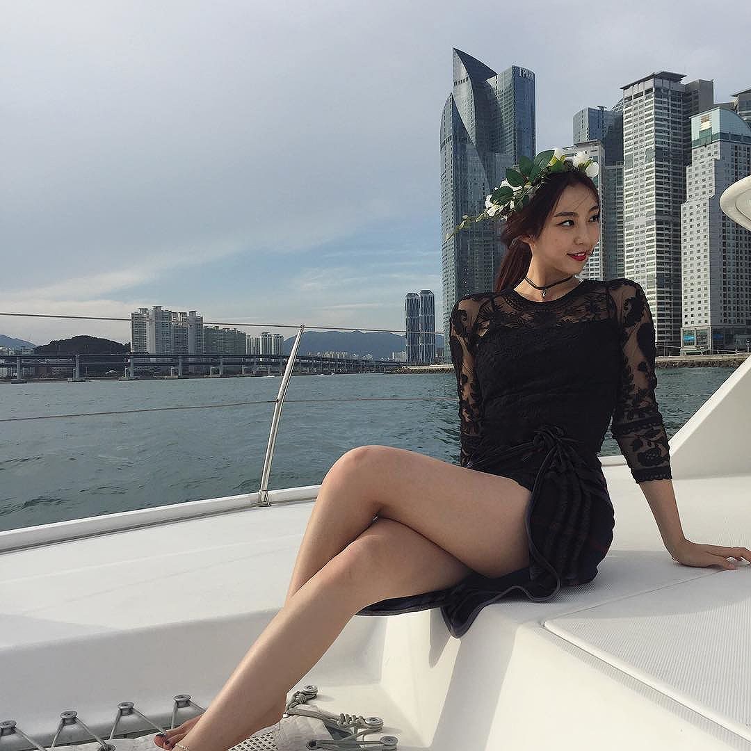 Cho Se Hui Beautiful Legs Sexy Picture and Photo