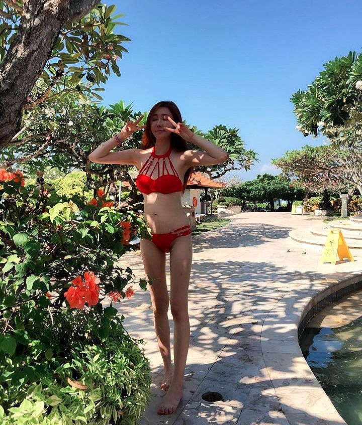 Yoon Sul Big Boobs Beautiful Legs Picture and Photo