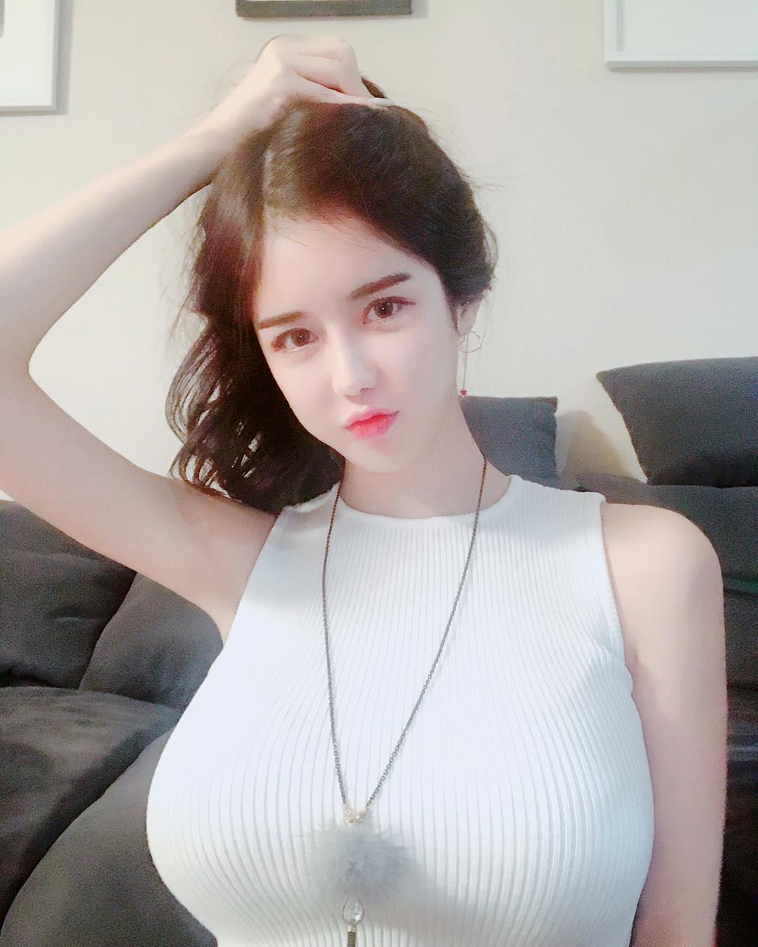 Lee Soo Bin 2017 Huge Boobs Sexy Picture and Photo