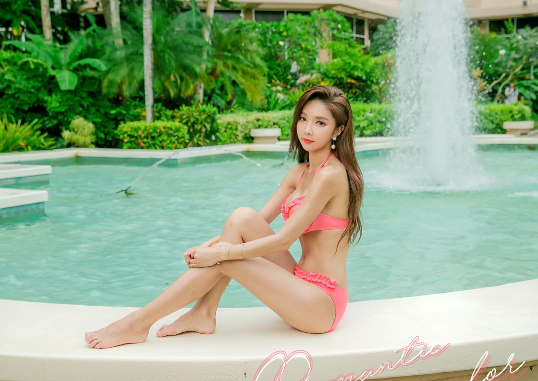 Park Soo Yeon 2017 Bikini Picture and Photo 7