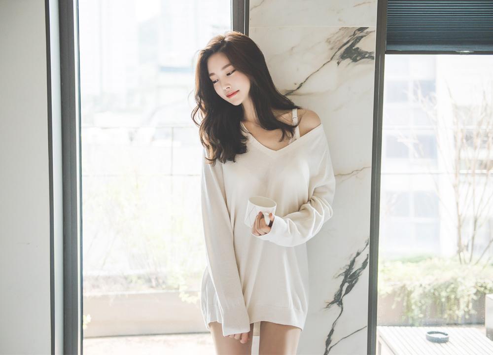 Park Jung Yoon Casual Clothes and Wedding Dress Picture