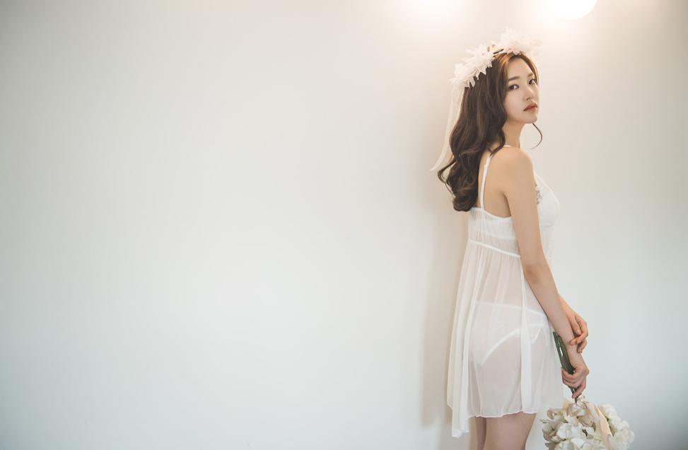 Park Jung Yoon Casual Clothes and Wedding Dress Picture