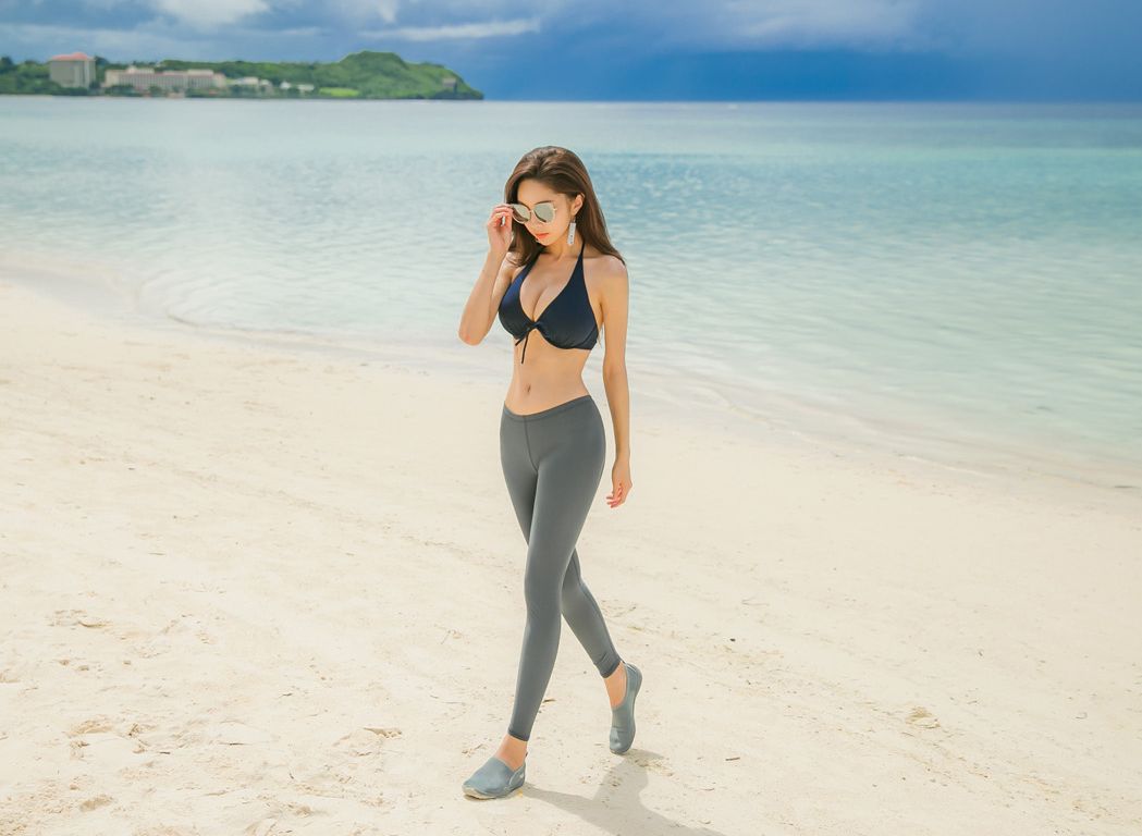 Park Soo Yeon 2017 Bikini Picture and Photo 6