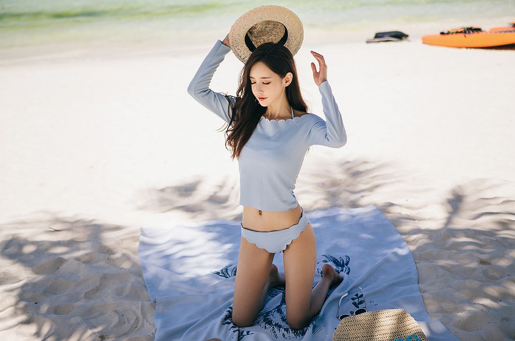 Son Yoon Joo 2016 Bikini 1