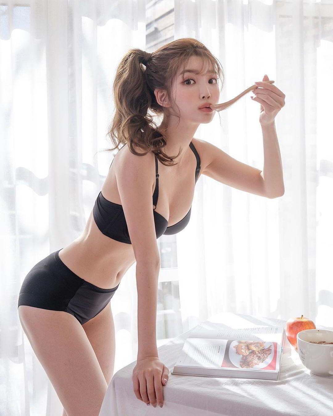 Koren Model Cha Yoo Jin Has Big eyes and Nice Body