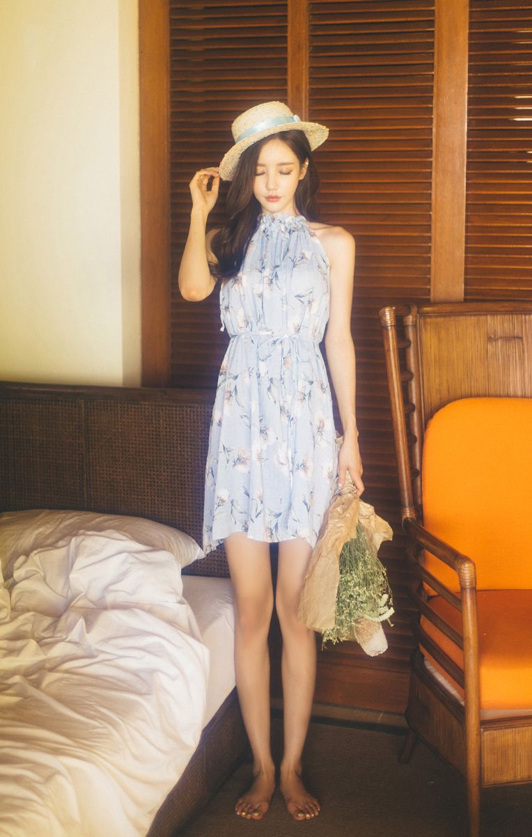 Son Yoon Joo Beach Beautiful Legs Temperament Picture and Photo