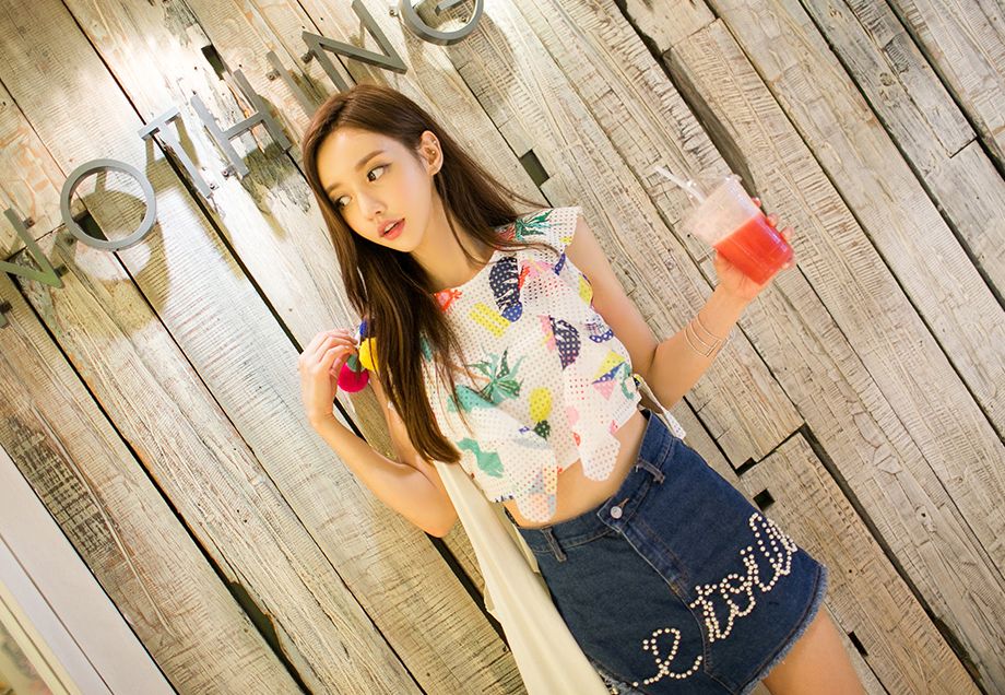 Son Yoon Joo Beach Beautiful Legs Temperament Picture and Photo