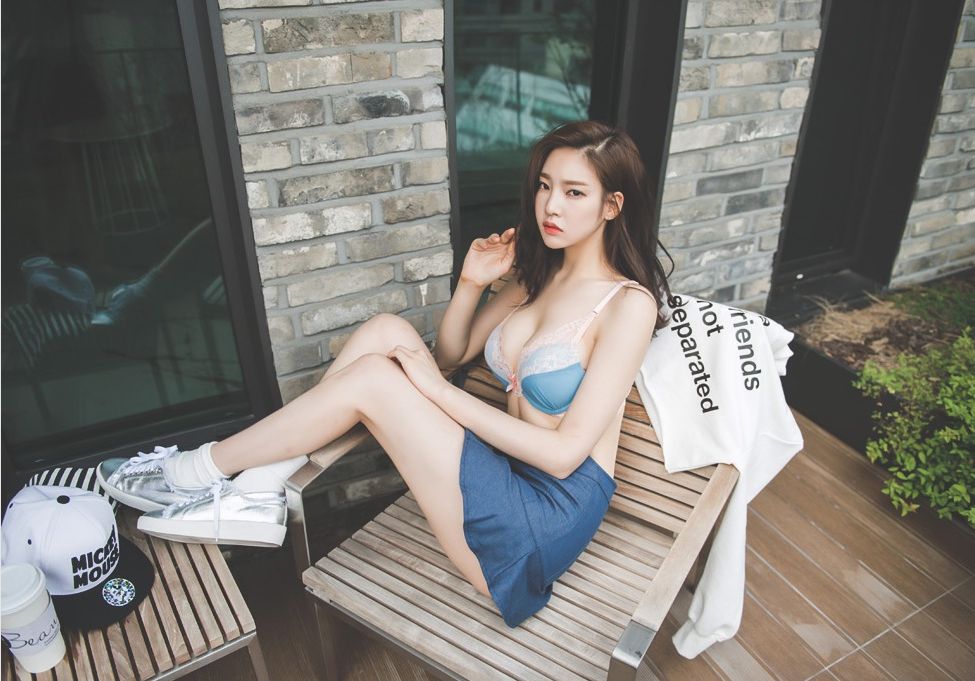 Park Jung Yoon 2016 Bikini and Swimwear Pictures 4