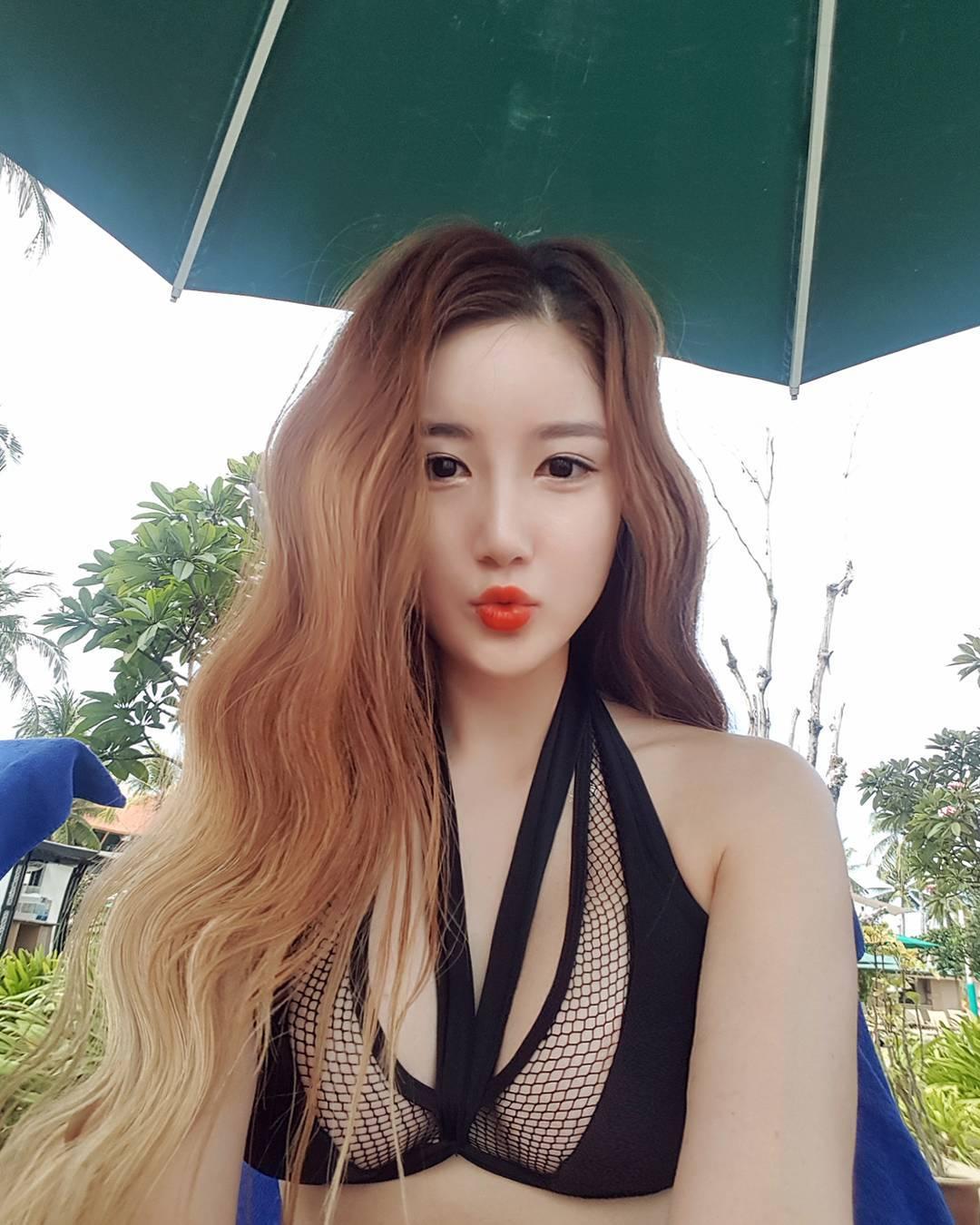 Ye Seul Kim Temperament Bikini Picture and Photo