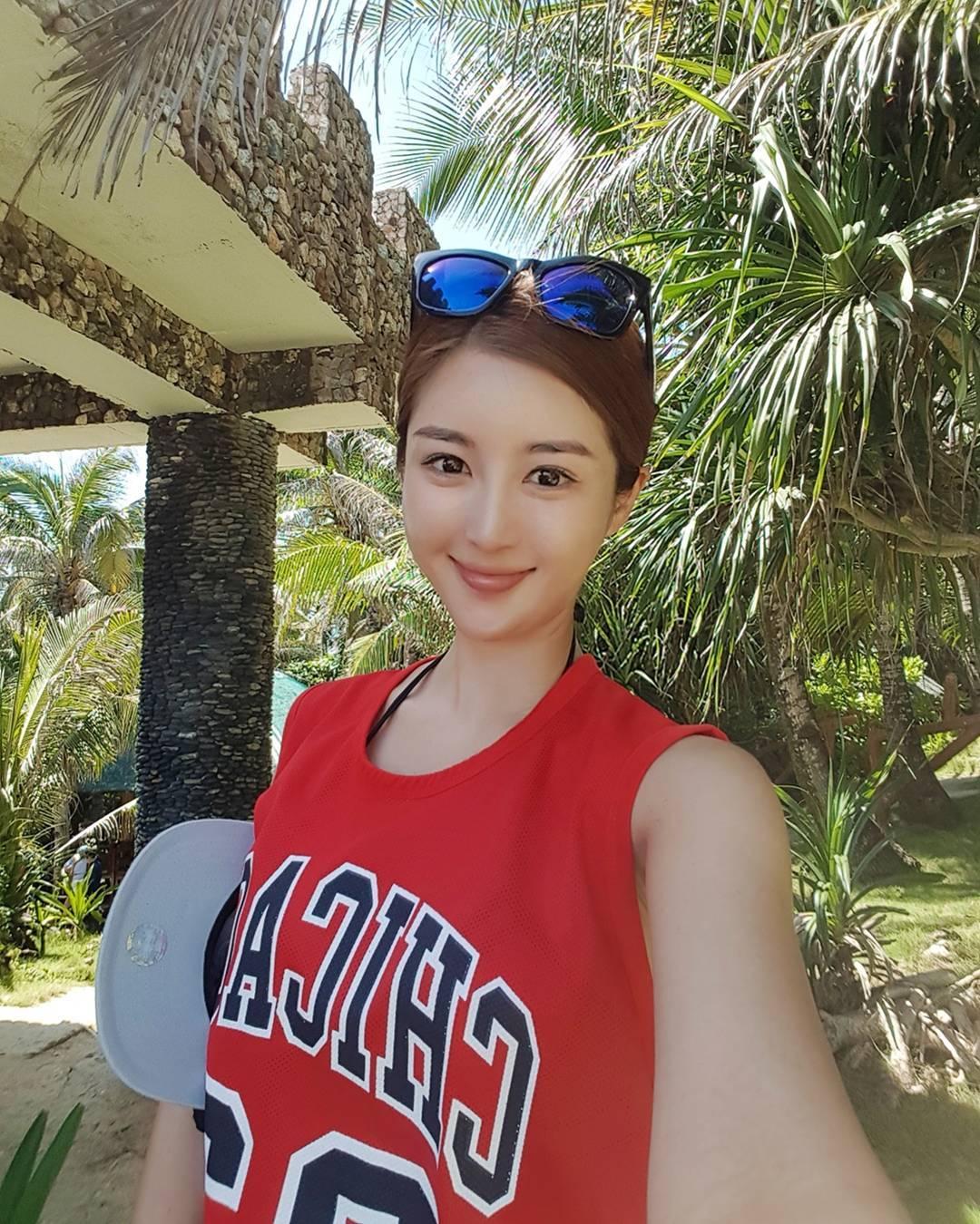 Ye Seul Kim Temperament Bikini Picture and Photo