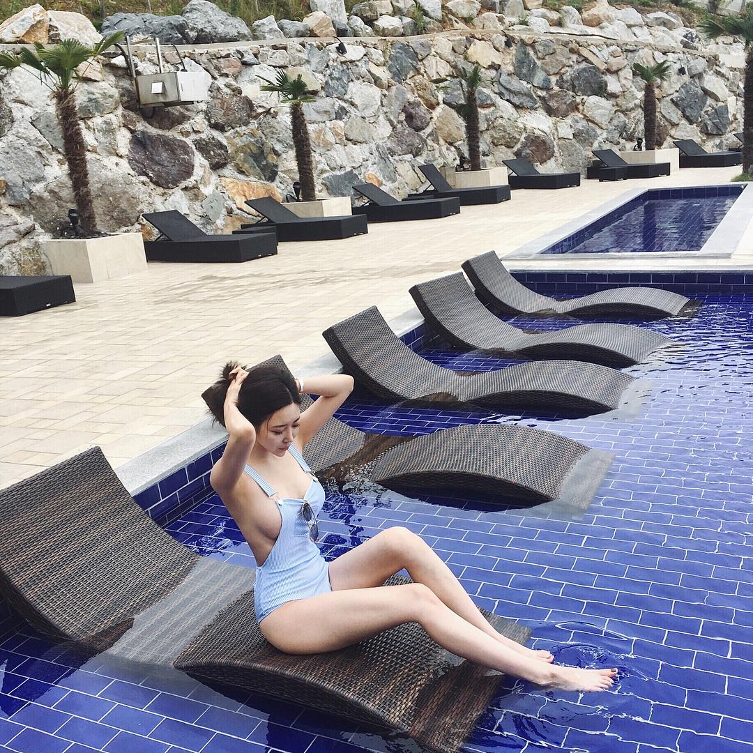 Choi Somi Swimming Pool Bikini Picture and Photo