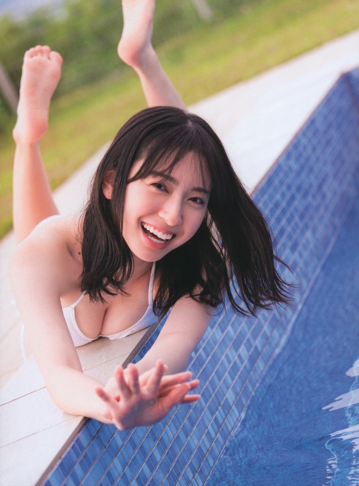 Photobook 2022 12 20 Miku Kanemura 金村美玖 1st Photobook Compass B 0070 9565012329.jpg