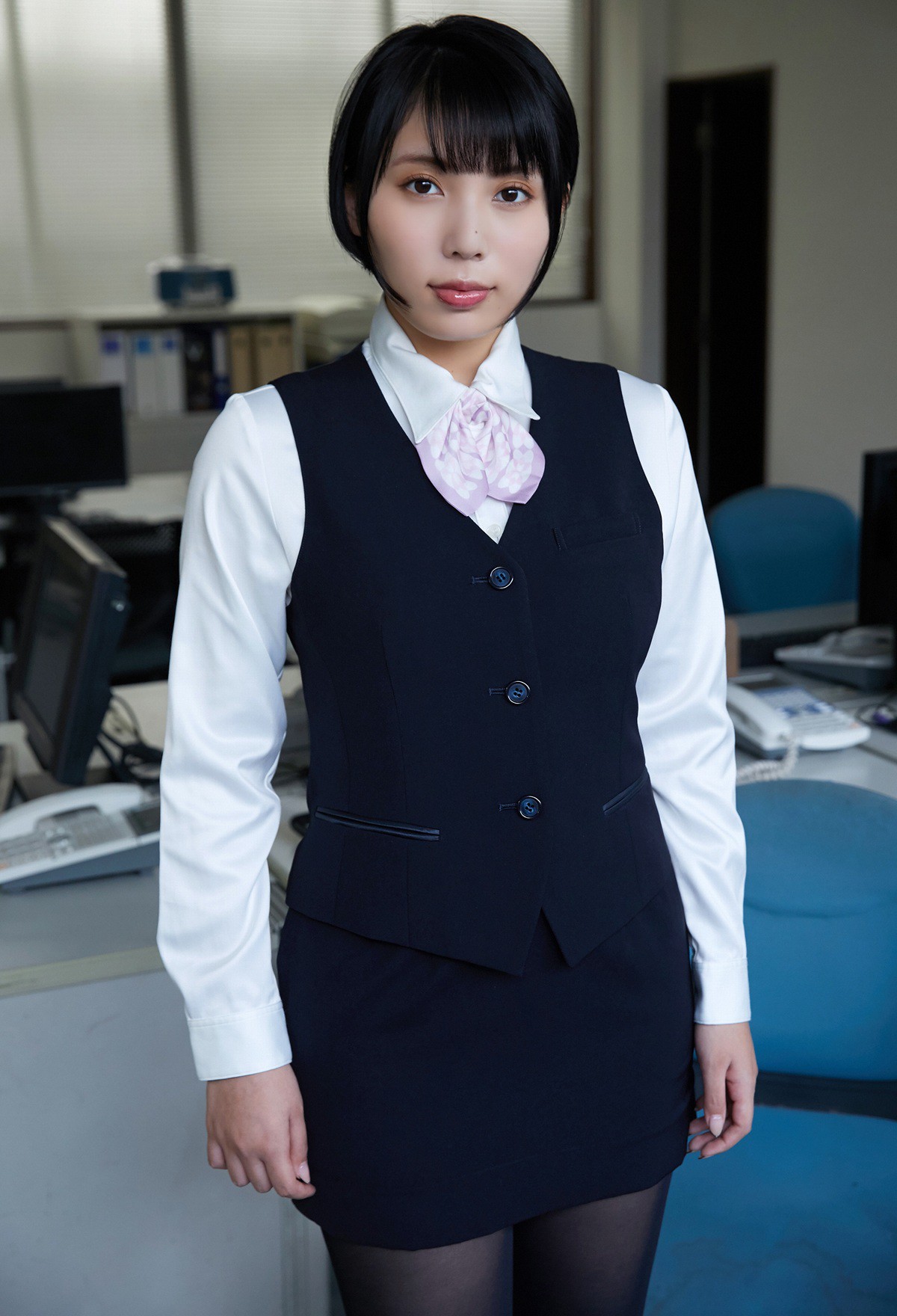 Photobook 2019 06 01 Kaoru Yasui 安位薫 A New Employee Yasui san 0019 8264031891.jpg