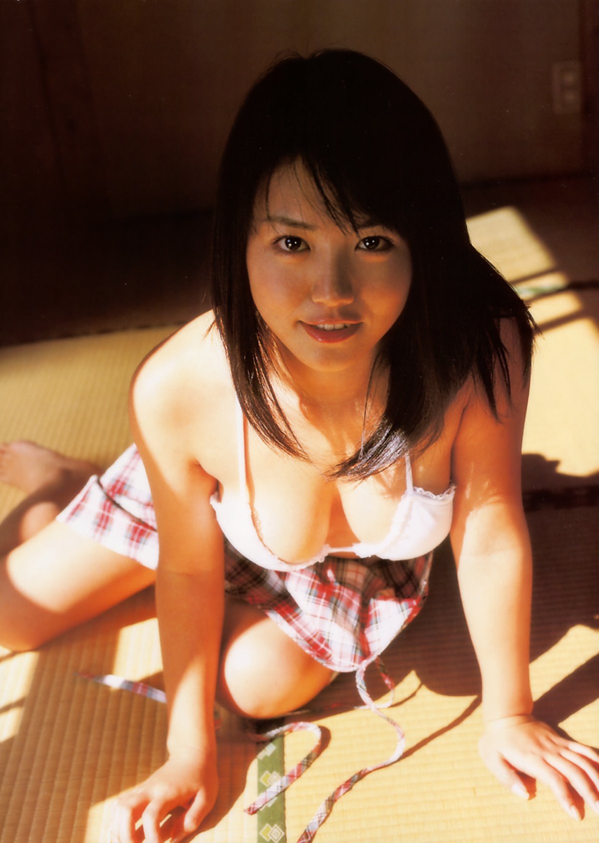 Photobook Sayaka Isoyama 磯山さやか Playing With An Island Girl 0026 9835892043.jpg