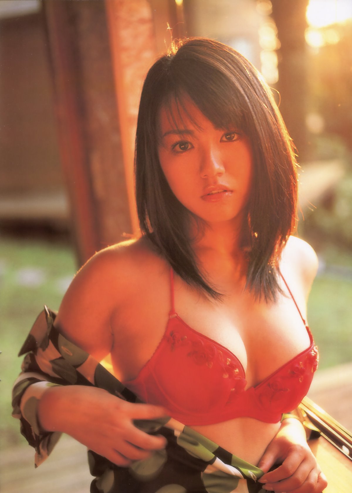 Photobook Sayaka Isoyama 磯山さやか Playing With An Island Girl 0029 5266233252.jpg