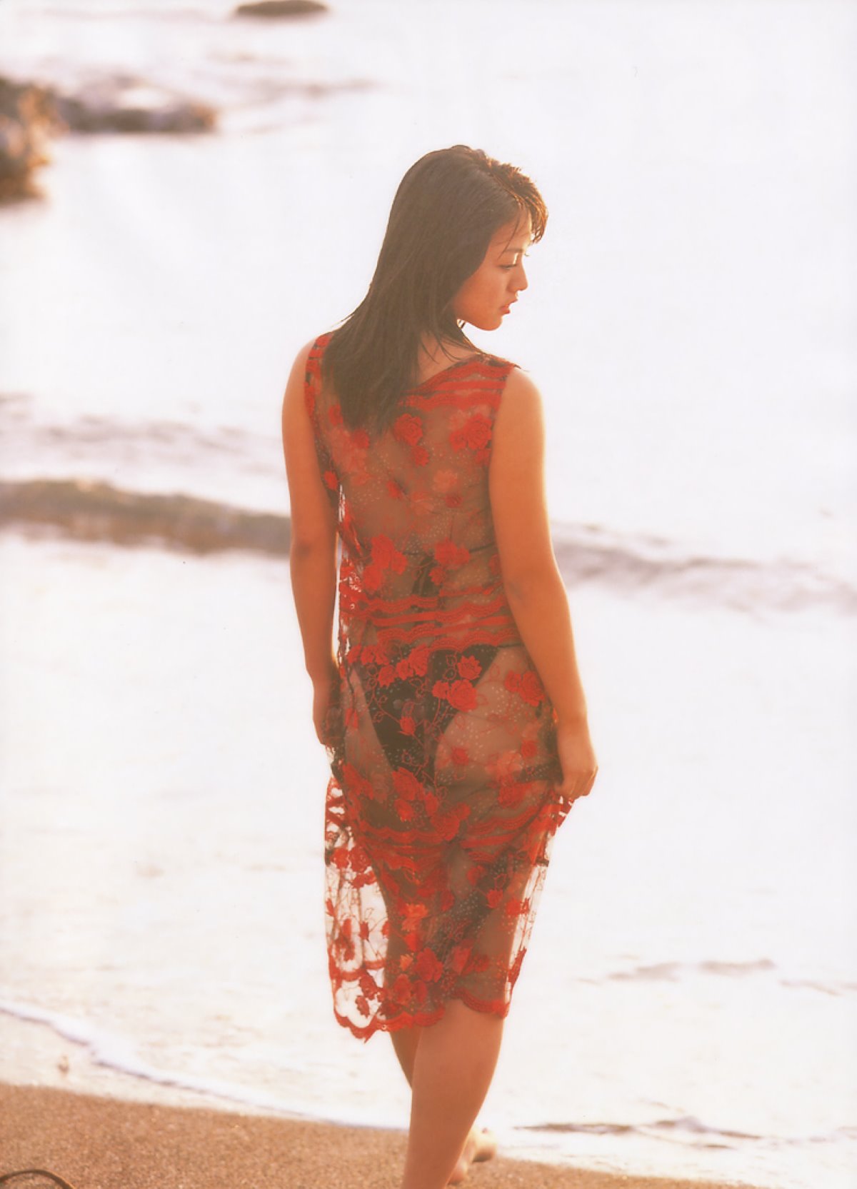 Photobook Sayaka Isoyama 磯山さやか Playing With An Island Girl 0049 0409727225.jpg