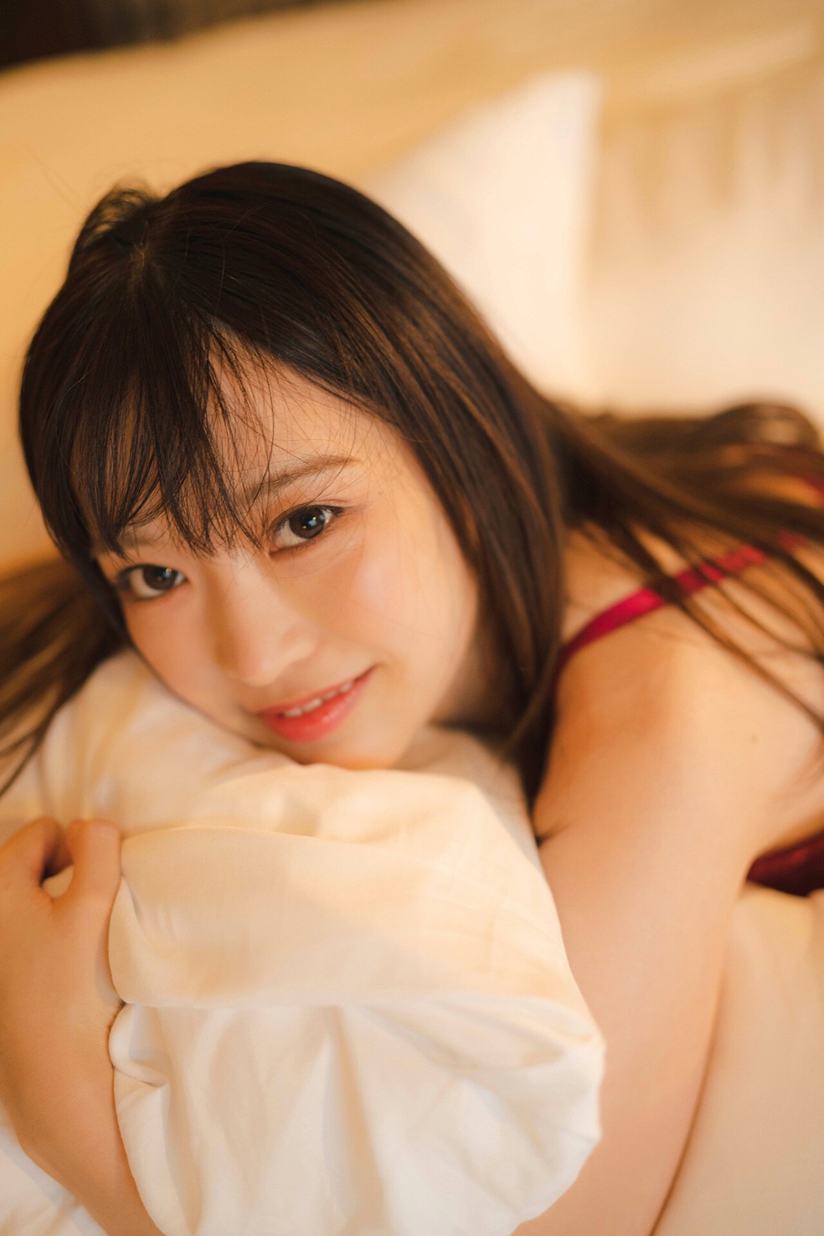 Platinum FLASH Photobook 2023 02 17 Akane Yoshizawa 吉沢朱音 Triangle Love In The Case Of Akane 0041 7388899899.jpg