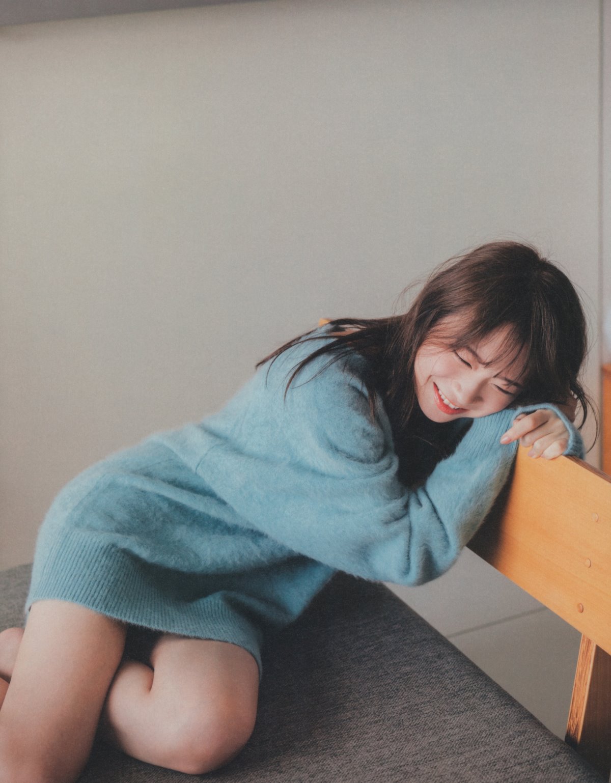 Photobook 2023 02 21 Manatsu Akimoto 秋元真夏 Graduation Commemorative Photo Book 0014 7576210118.jpg