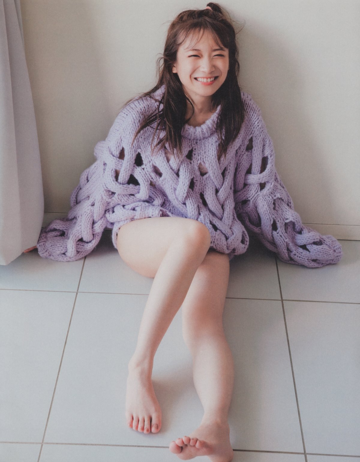 Photobook 2023 02 21 Manatsu Akimoto 秋元真夏 Graduation Commemorative Photo Book 0025 9001871217.jpg