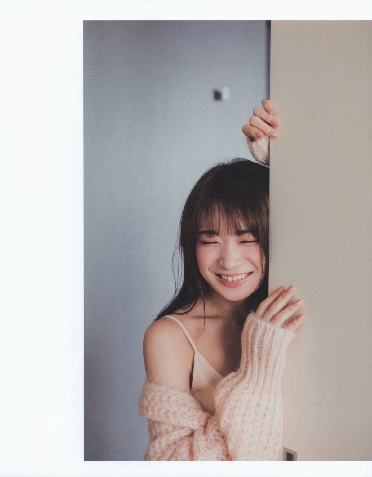 Photobook 2023 02 21 Manatsu Akimoto 秋元真夏 Graduation Commemorative Photo Book 0032 2790112429.jpg