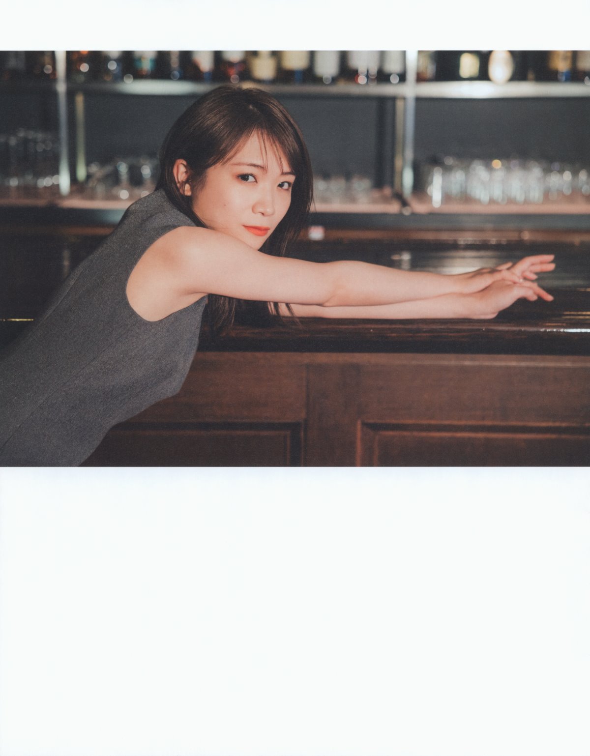 Photobook 2023 02 21 Manatsu Akimoto 秋元真夏 Graduation Commemorative Photo Book 0122 8653670830.jpg