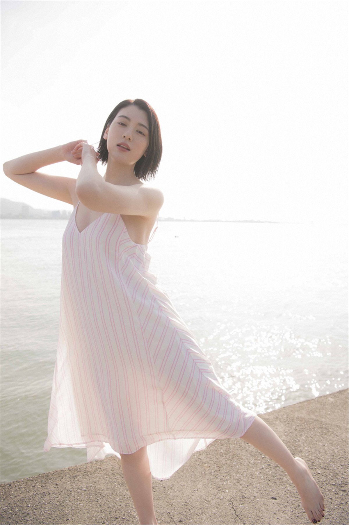 Photobook 2018 04 15 Ayaka Miyoshi 三吉彩花 Across The Sky 0004 1424155581.jpg