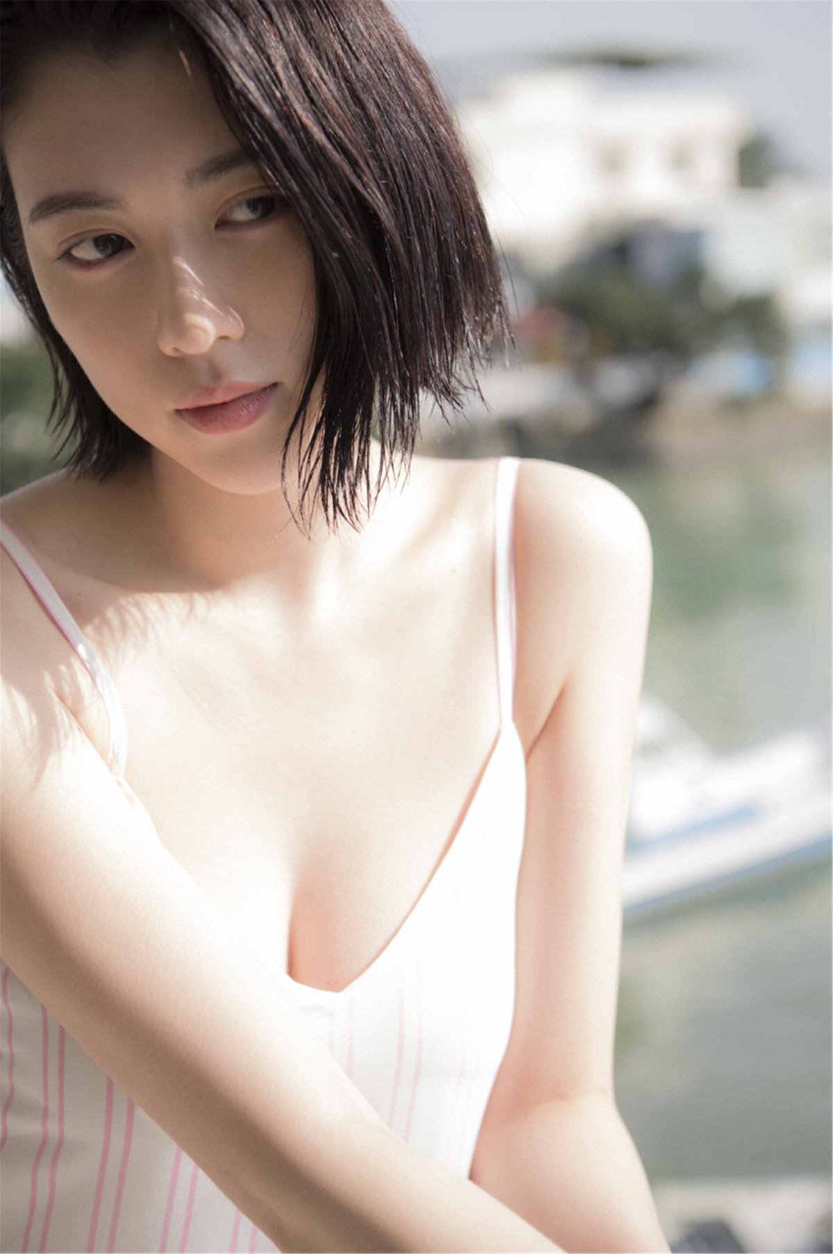 Photobook 2018 04 15 Ayaka Miyoshi 三吉彩花 Across The Sky 0007 1949819374.jpg