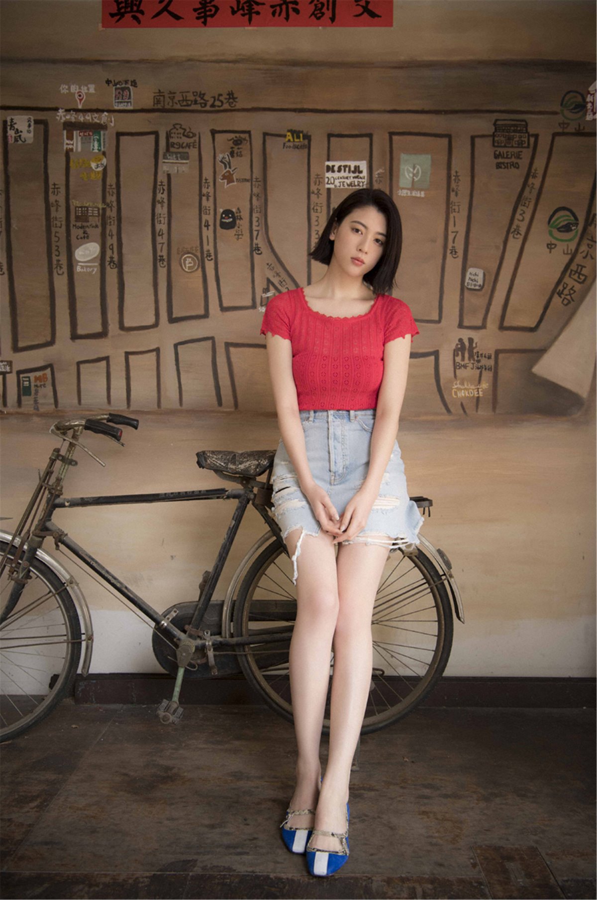 Photobook 2018 04 15 Ayaka Miyoshi 三吉彩花 Across The Sky 0010 8602631455.jpg