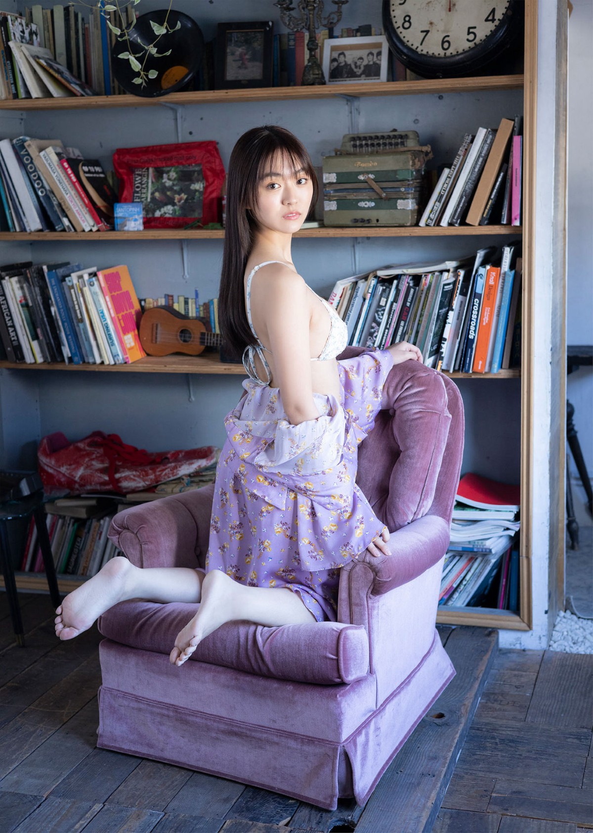 EX Taishu Digital Photobook 2023 02 15 Runa Toyoda 豊田ルナ Morning Moon Midday Moon 0025 8872924949.jpg