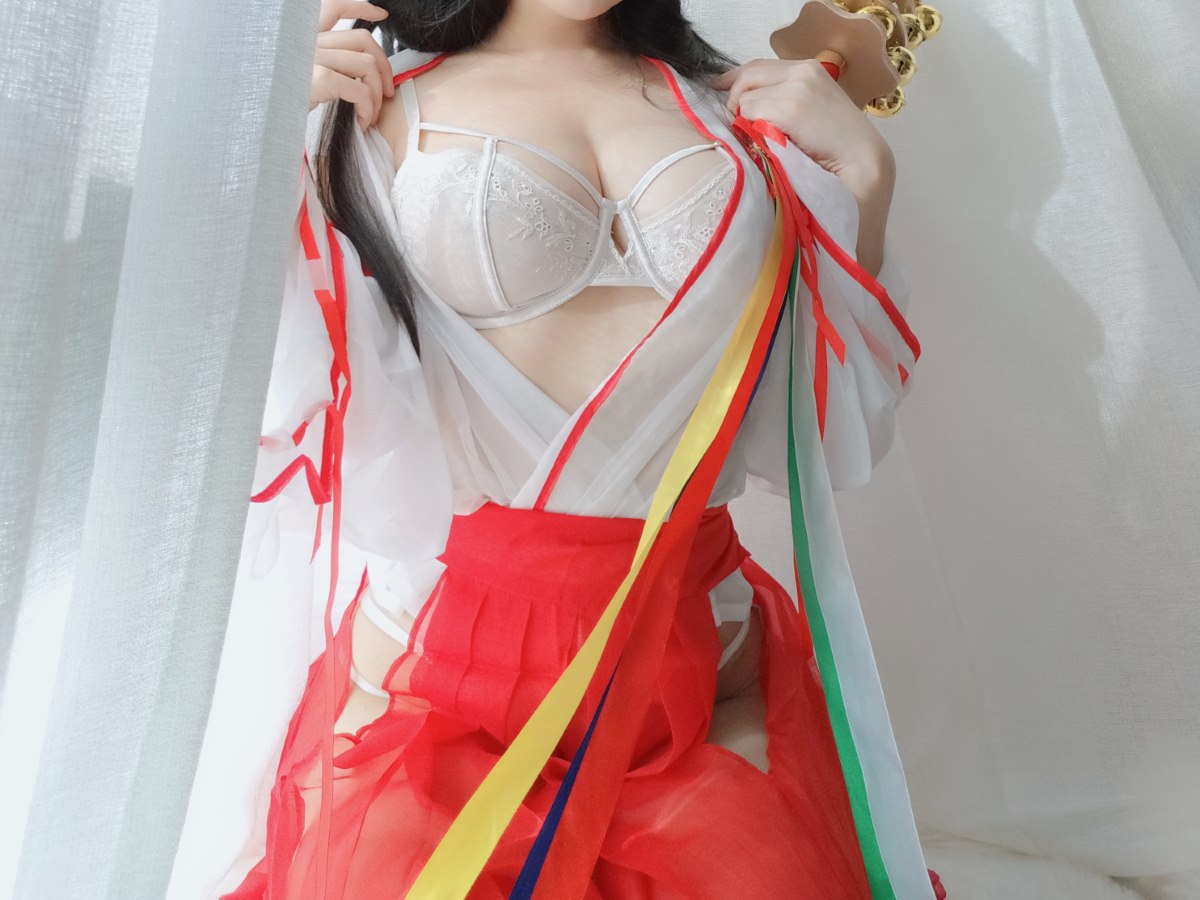 Coser@小仓千代w Vol 008 有点不对劲的巫女 0015 9548485809.jpg