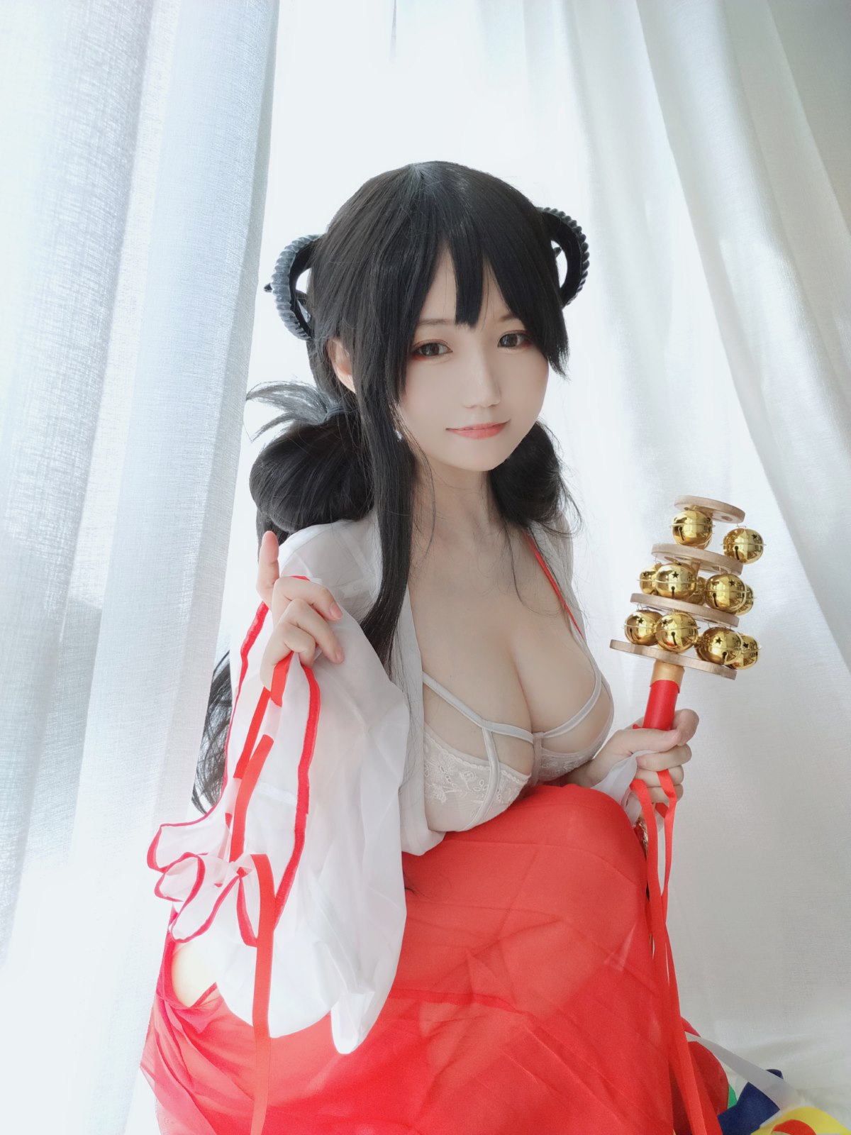 Coser@小仓千代w Vol 008 有点不对劲的巫女 0020 3650579800.jpg