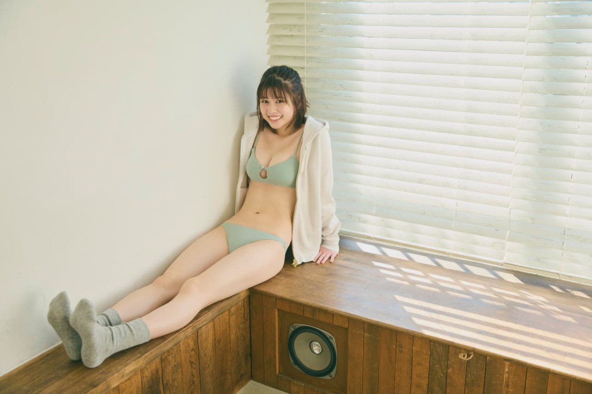 FRIDAY 2023 02 09 Yuzuha Saeki 冴木柚葉 Monthly Girl 021 0024 2970325502.jpg